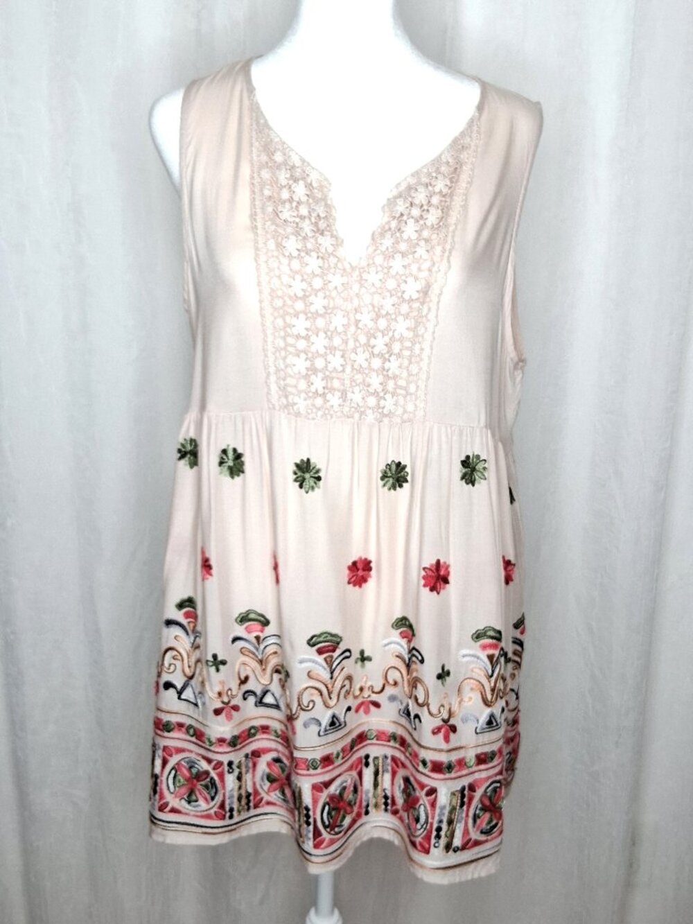 Pleione Bohemian Embroidered Crochet Lace V-Neck Sleeveless Blouse